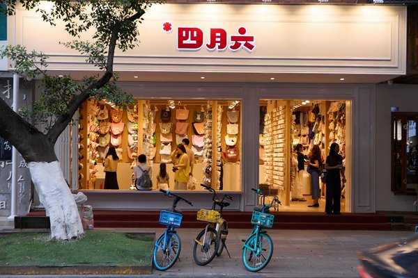 How to keep your black jeans bold and bright: essential washing tips