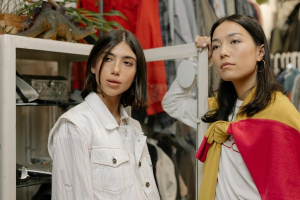 Mastering the art of effortless chic: striking the perfect balance between comfort and style in your wardrobe choices